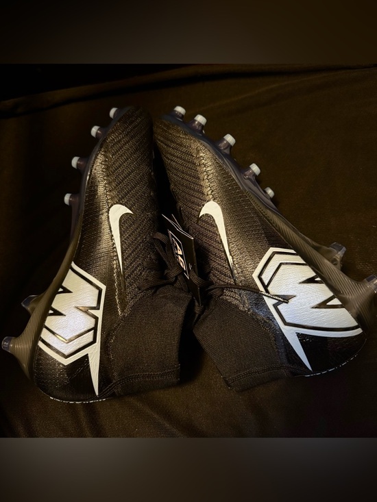 Athletic_Shoes